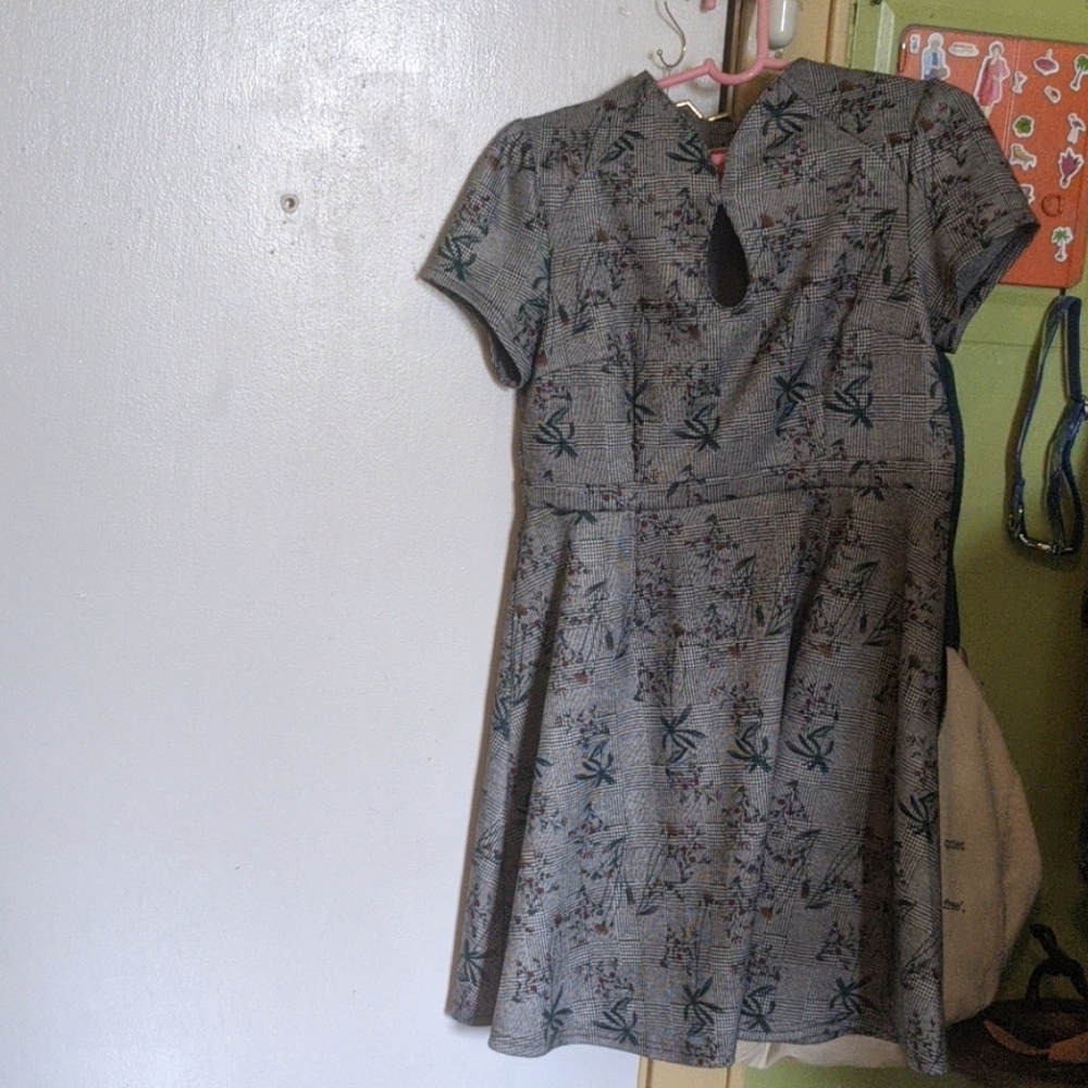 Cap sleeved skater dress with keyhole neckline